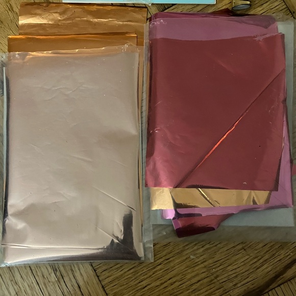 We R Memory Keepers Freestyle Foil Quill W/ Assorted Hot Foil Sheets and Rolls - Picture 13 of 13